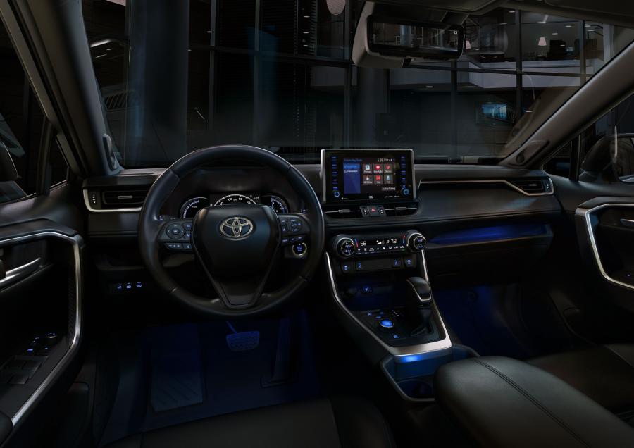 Торпедо Toyota RAV4 XSE Hybrid 2018 года  (NA) (фото 8 из 71)